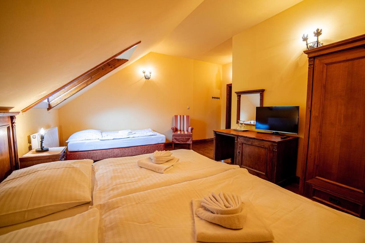 Penzion Cosmopolitan I. Banská Štiavnica Buitenkant foto