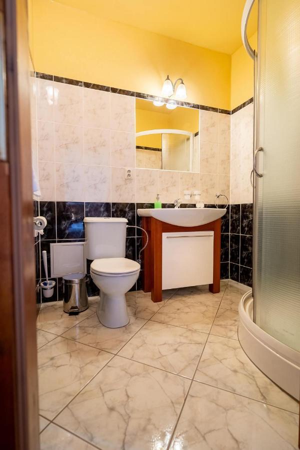 Penzion Cosmopolitan I. Banská Štiavnica Buitenkant foto
