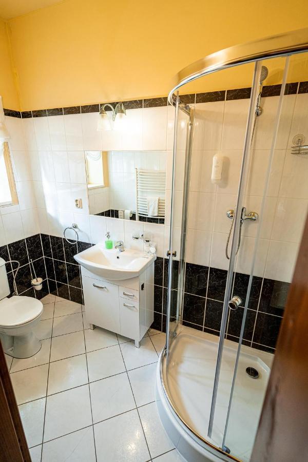 Penzion Cosmopolitan I. Banská Štiavnica Buitenkant foto