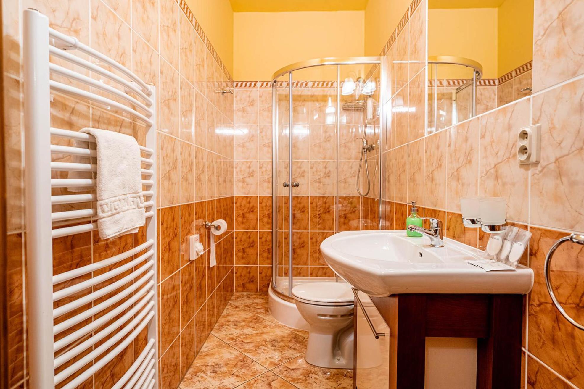 Penzion Cosmopolitan I. Banská Štiavnica Buitenkant foto