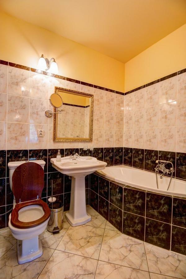 Penzion Cosmopolitan I. Banská Štiavnica Buitenkant foto