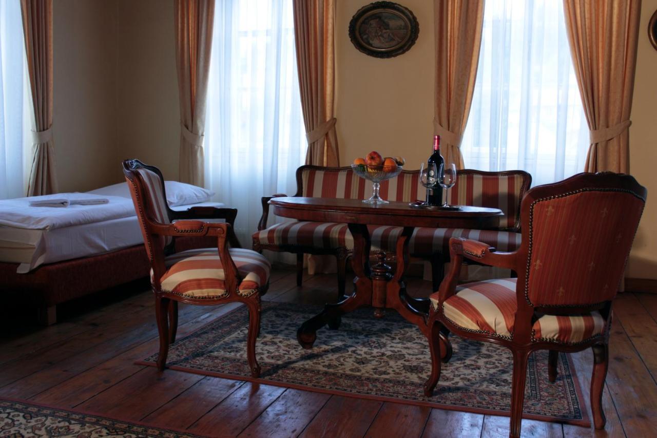 Penzion Cosmopolitan I. Banská Štiavnica Buitenkant foto